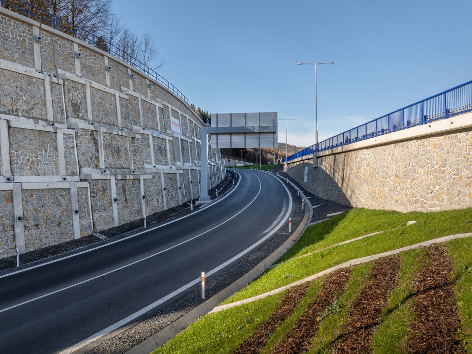 Rampa Mostecká na silnici I/69 ve Vsetíně